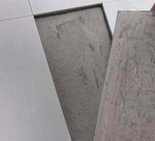 托克托瓷砖空鼓维修公司分享瓷砖铺贴时如果打浆（即涂抹在瓷砖背面和基层上的砂浆或瓷砖胶）过少，会带来以下问题